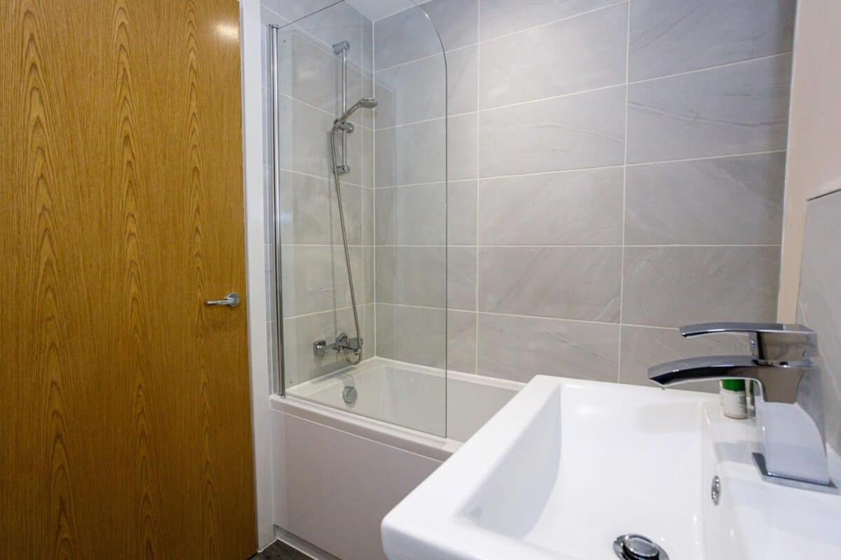 Stylish And Modern 1 Bedroom Apartment Манчестер Екстер'єр фото